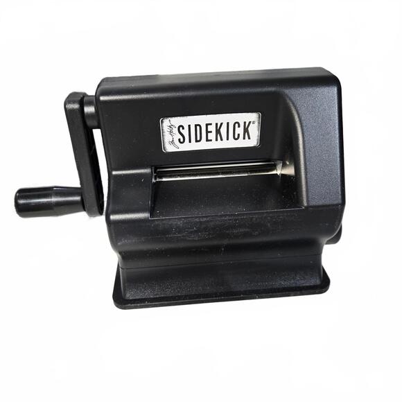 Tim Holtz Sizzix Die Cutting and Embossing Machine with 3 cutting pads - Picture 2 of 3